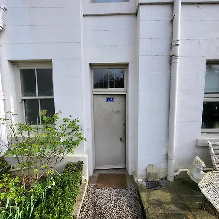 121 The Mount *